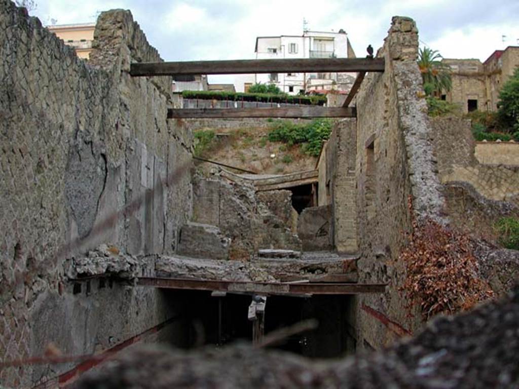V.15, Herculaneum. September 2003. Looking north along upper west side rooms, from rear.
Note the “so-called cross” on the west wall, centre left. Photo courtesy of Nicolas Monteix.